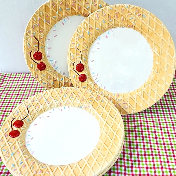 ONEIDA KITCHEN WE ALL SCREAM FOR ICE CREAM PATTERN SET OF 4 DESSERT PLATES - Picture 8 of 8